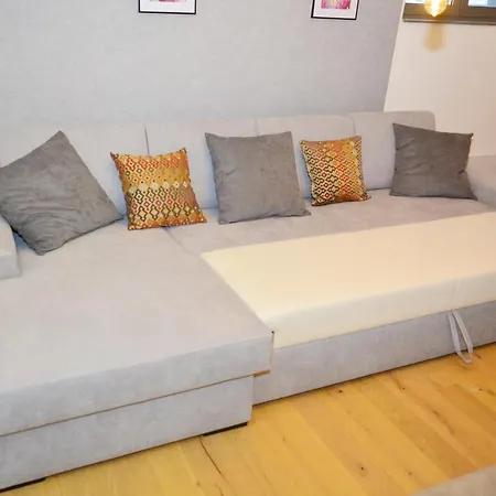 Apartment Frutis *